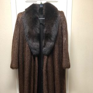 Full fur beaver coat with fox collar, men’s size 44, women’s sizes 6-12